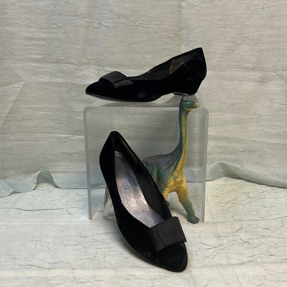 Naturalizer Black Velvet Bowed Almond Toe Vintage Wedges | 7.5 M